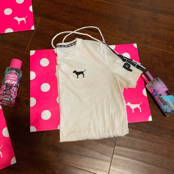❌ SOLD ❌ Pink Victoria Secret white short sleeve - Picture 4 of 8